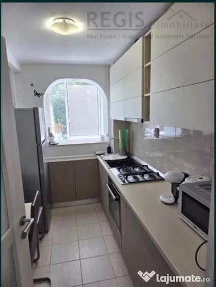 Apartament cu 3 camere decomandat în Hărmanului