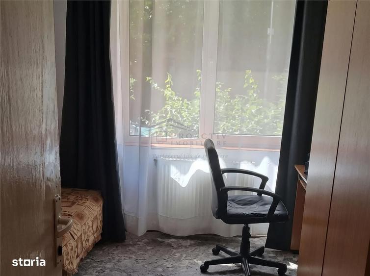 Apartament cu 3 camere semidecomandat în Central