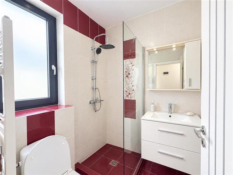 Duplex cu 4 camere cu Canalizare în Rediu