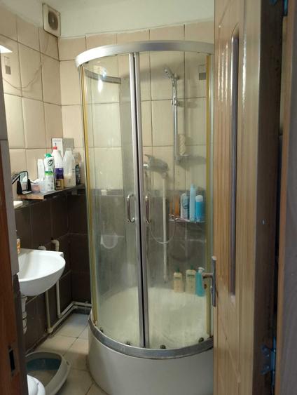 Apartament cu 4 camere semidecomandat în Drumul Taberei