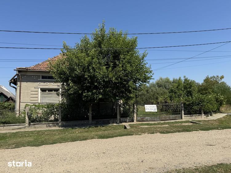 Casă cu 3 camere cu Teren 3649 Mp în Păulești