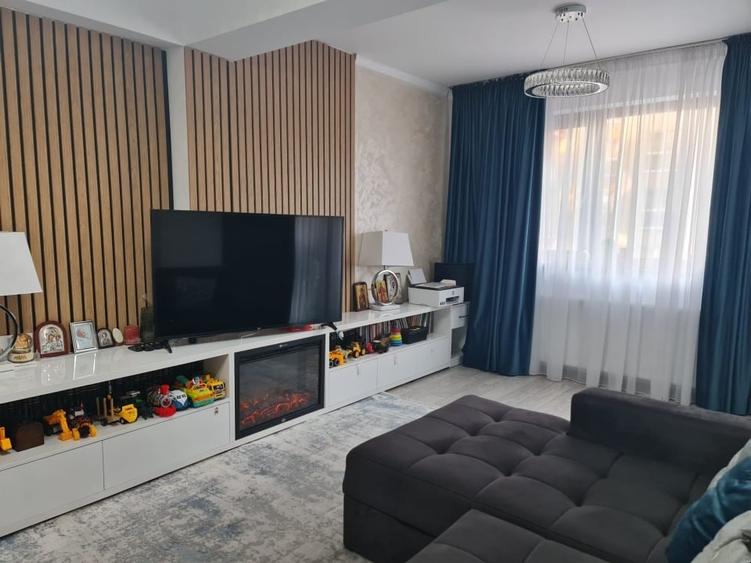 Apartament cu 2 camere decomandat, mobilat în Tractorul