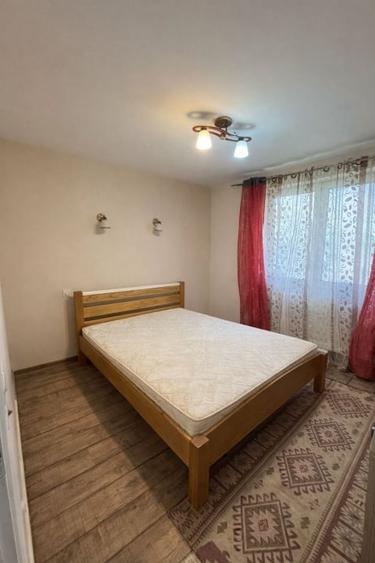 Apartament cu 3 camere decomandat, mobilat în Săsar