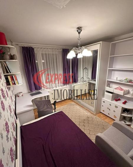 Apartament cu 4 camere semidecomandat în 1 Decembrie 1918