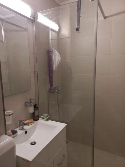 Apartament cu 3 camere semidecomandat în Drumul Taberei