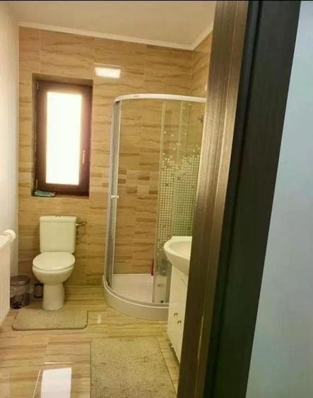 Casă individuală cu 4 camere cu Garaj în Central