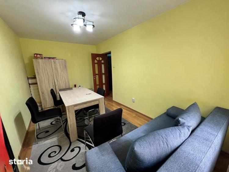 Apartament cu 3 camere semidecomandat în Săsar