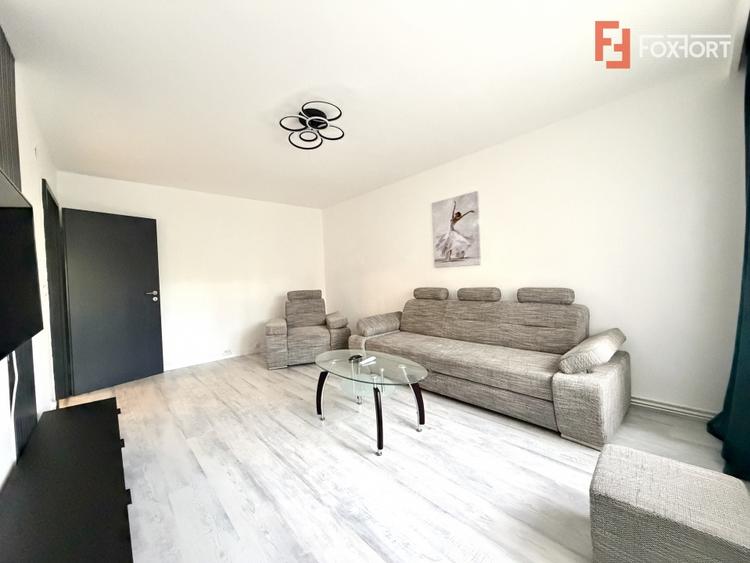 Apartament cu 3 camere decomandat, mobilat în Aradului