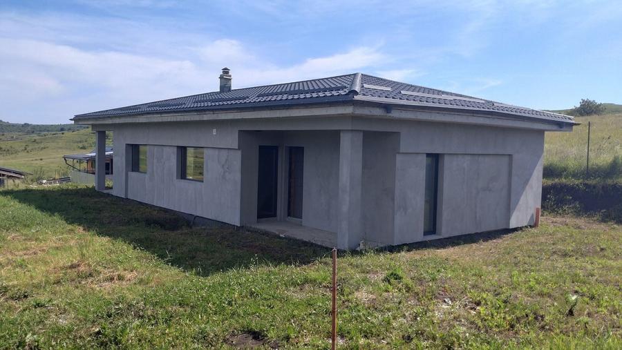 Casă individuală cu 3 camere cu Canalizare în Săliștea Nouă