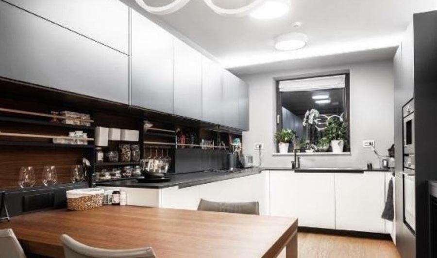 Casă cu 12 camere cu Teren 360 Mp în Domenii