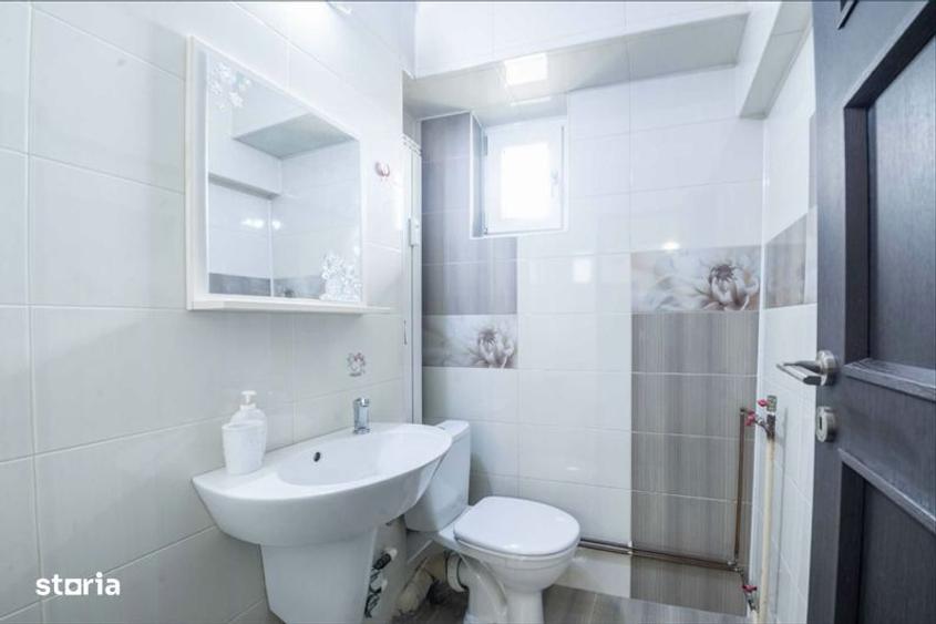 Apartament cu 3 camere decomandat în Rovine