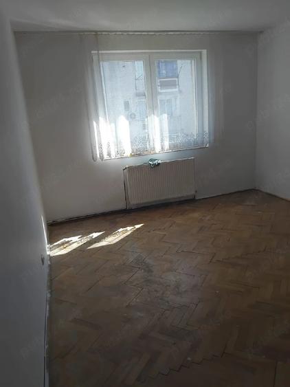 Garsonieră decomandată în Soarelui