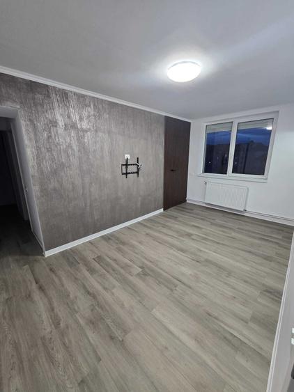 Apartament cu 3 camere decomandat în Dacia
