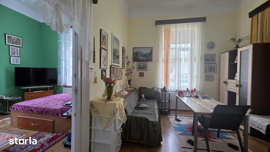 Apartament cu 5 camere în Armeneasca