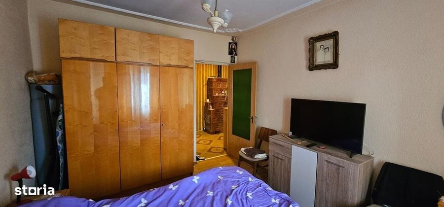 Apartament cu 3 camere decomandat în Sud
