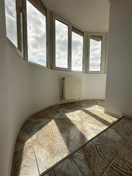 Apartament cu 3 camere decomandat în Călărași