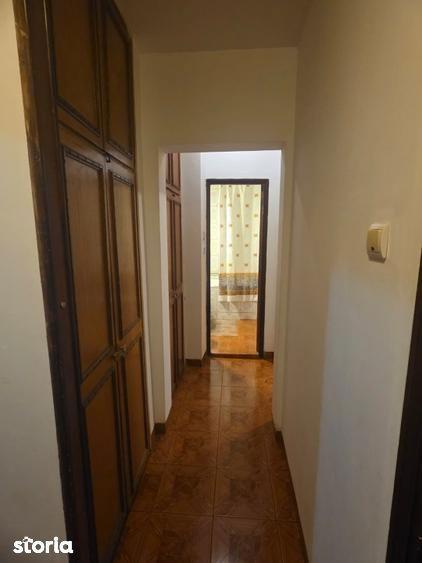 Apartament cu 4 camere decomandat, mobilat în Rahova