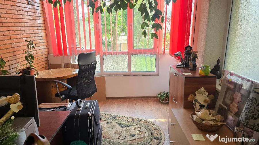 Apartament cu 4 camere decomandat în Decebal