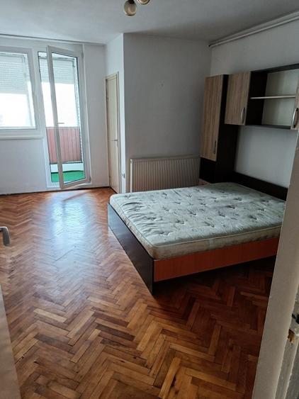 Garsonieră decomandată în Tudor