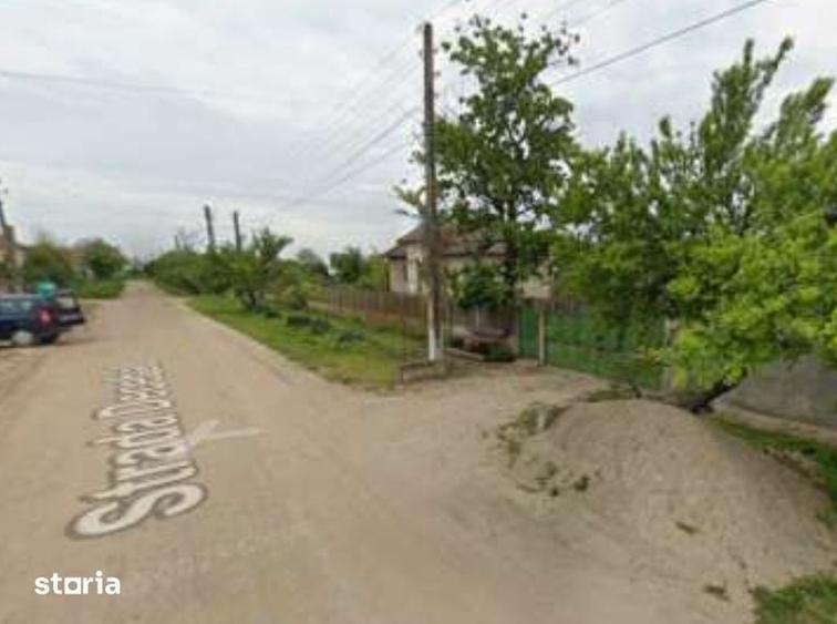 Casă cu 3 camere cu Teren 2329 Mp în Caraula