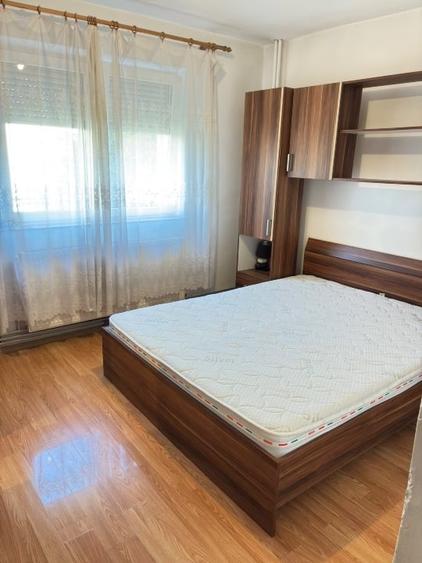 Apartament cu 3 camere decomandat, mobilat în Tractorul