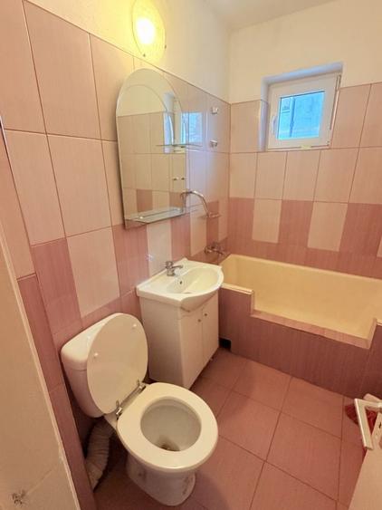 Apartament cu 3 camere semidecomandat în Cuza Vodă
