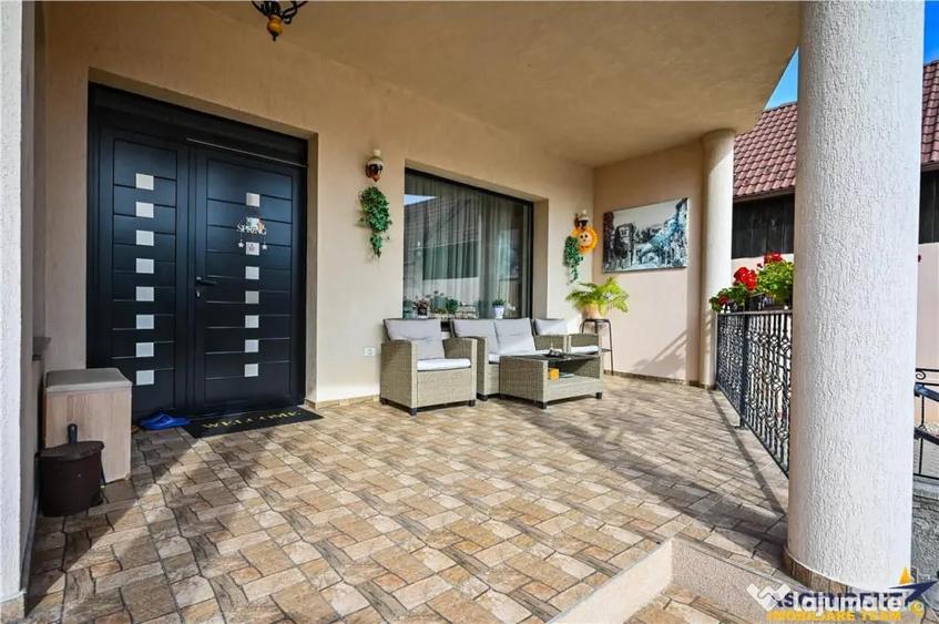 Casă cu 5 camere cu Teren 965 Mp în Central
