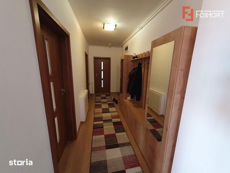 Apartament cu 3 camere, mobilat în Plopi