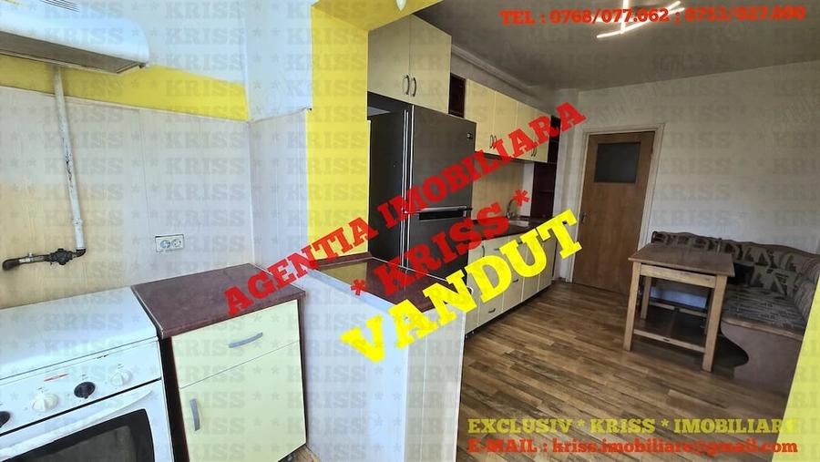 Apartament cu 3 camere decomandat în Găvana