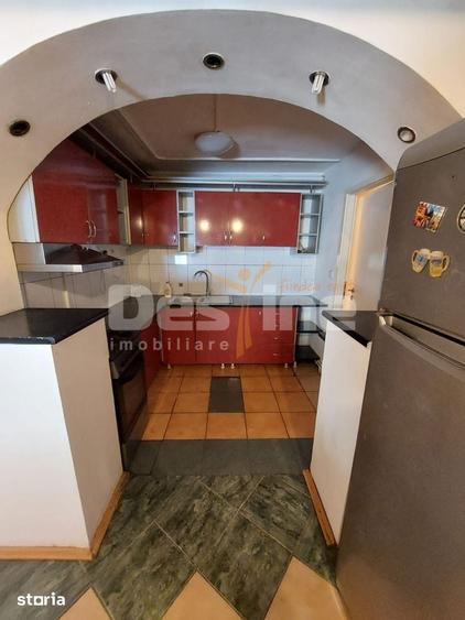 Apartament cu 4 camere decomandat în Girocului