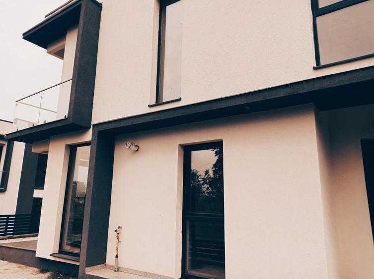 Duplex cu 4 camere cu Canalizare în Central