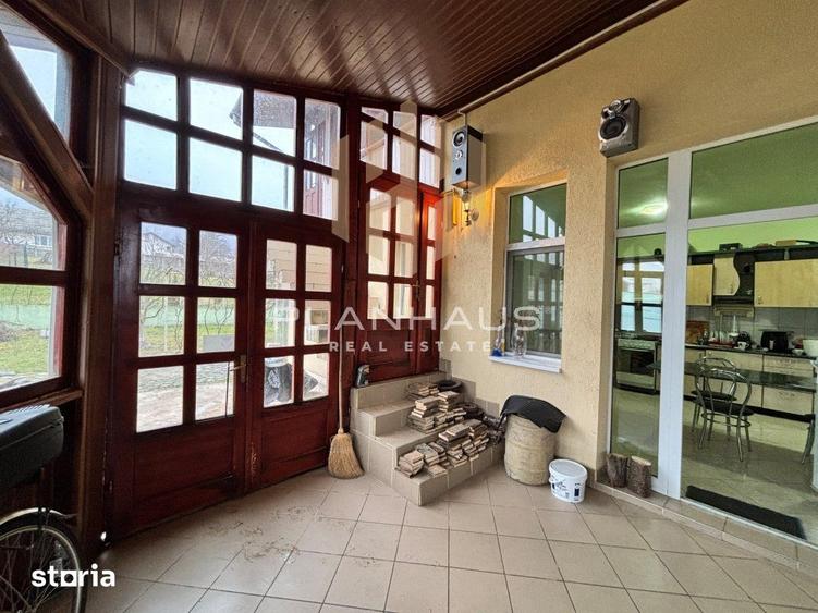 Casă cu 5 camere cu Teren 1200 Mp în Central