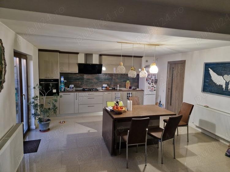 Casă cu 6 camere cu Teren 530 Mp în Pielești
