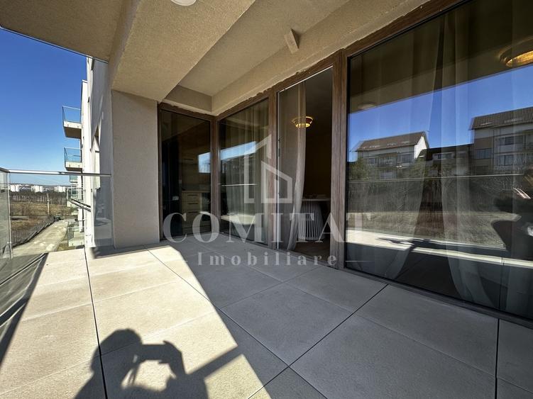 Apartament cu 3 camere semidecomandat în Borhanci