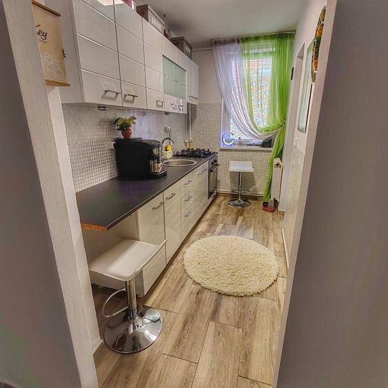 Apartament cu 3 camere semidecomandat în Exterior Vest