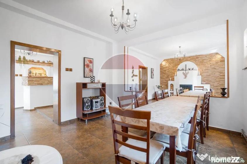 Casă cu 13 camere cu Teren 4780 Mp în Moieciu