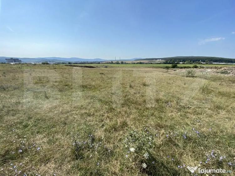 Teren de 3800 mp, în Aghireș