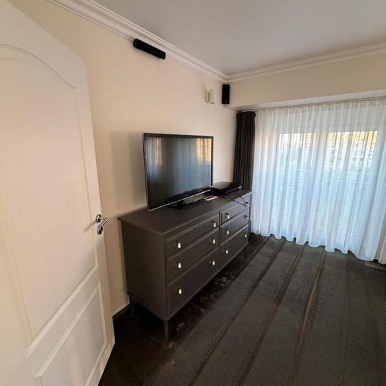 Apartament cu 3 camere semidecomandat, mobilat în Decebal