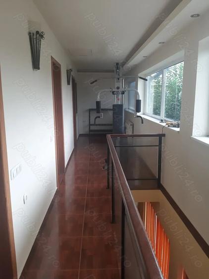Casă cu 5 camere în Roșu