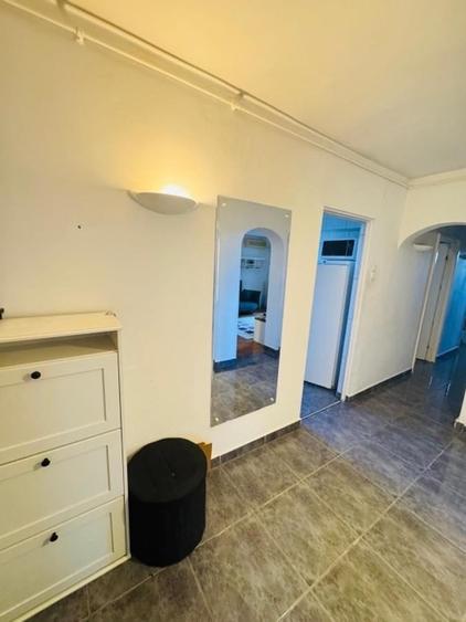 Apartament cu 3 camere decomandat, mobilat în Titan