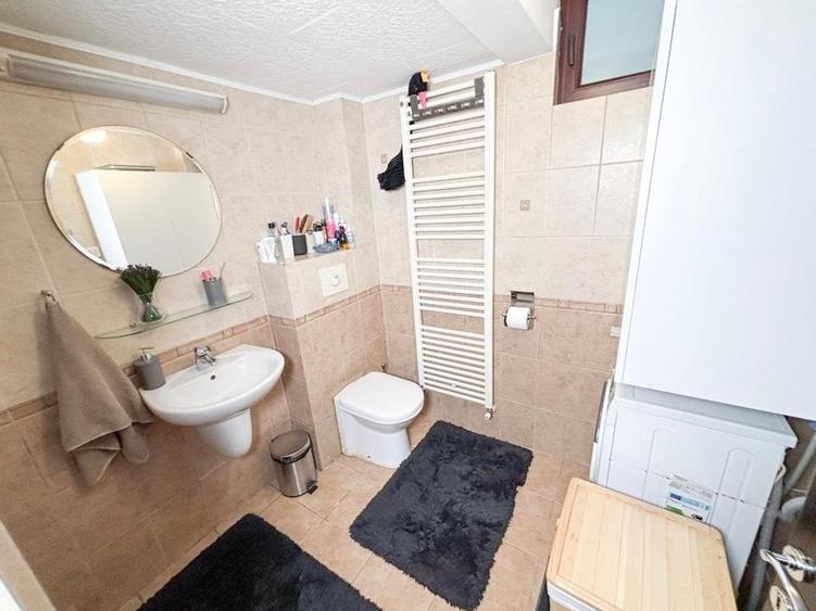 Casă cu 5 camere cu Teren 183 Mp în Vatra Luminoasă