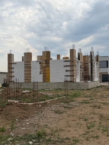 Casă individuală cu 2 camere cu Teren 250 Mp în Central