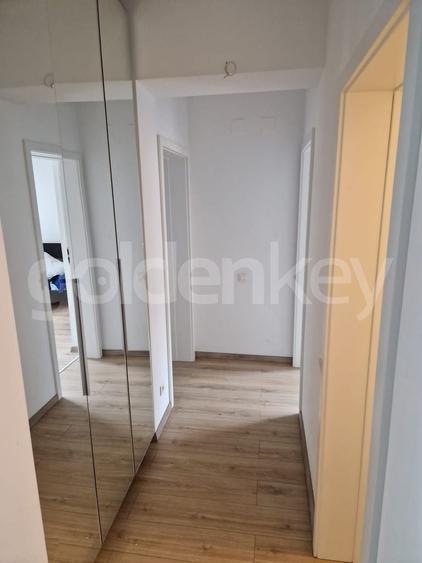 Apartament cu 3 camere semidecomandat, mobilat în Victoriei