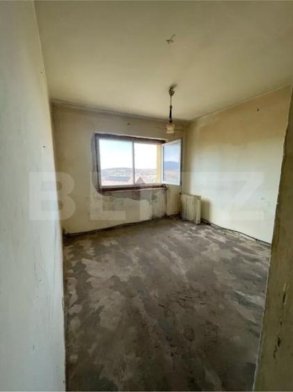 Apartament cu 3 camere decomandat în Sud