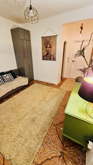 Apartament cu 3 camere semidecomandat, mobilat în Giulești