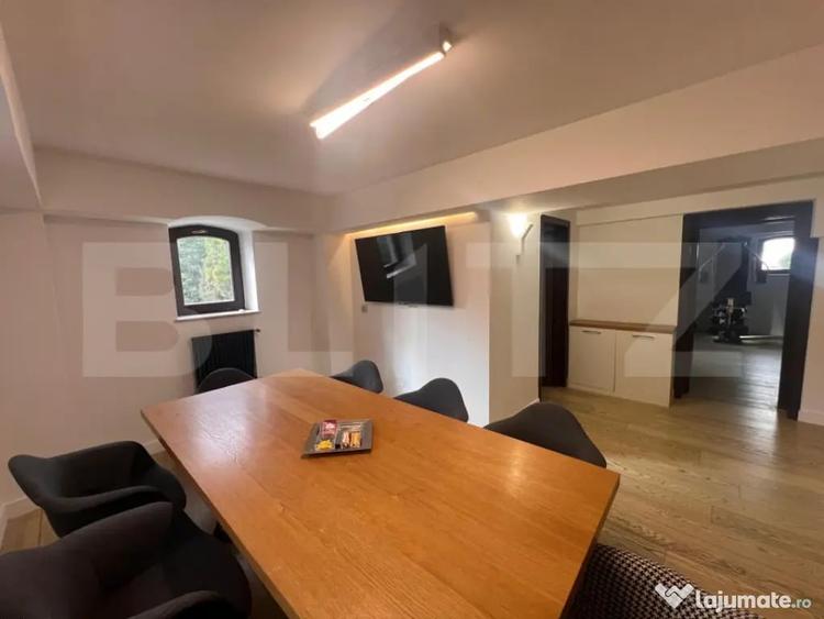 Casă cu 5 camere cu Teren 1300 Mp în Central