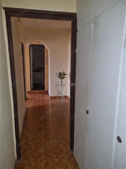 Apartament cu 3 camere decomandat în Libertății