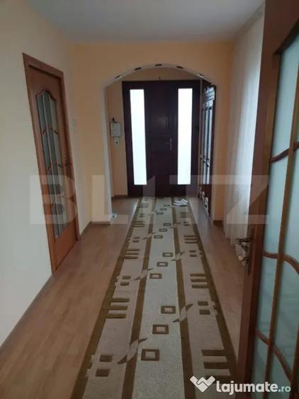 Casă cu 7 camere cu Teren 2000 Mp în Central