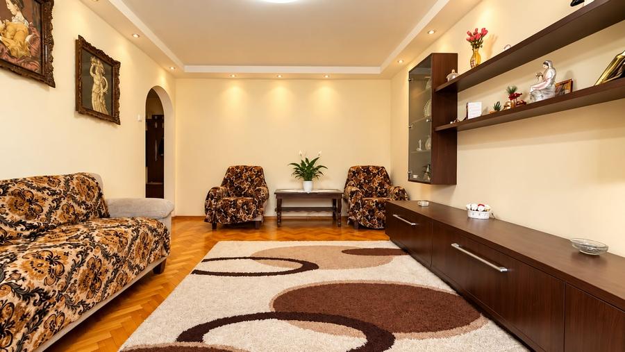 Apartament cu 3 camere decomandat în Soarelui