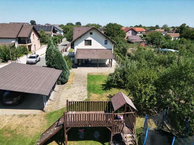 Casă individuală cu 5 camere cu Canalizare în Giroc